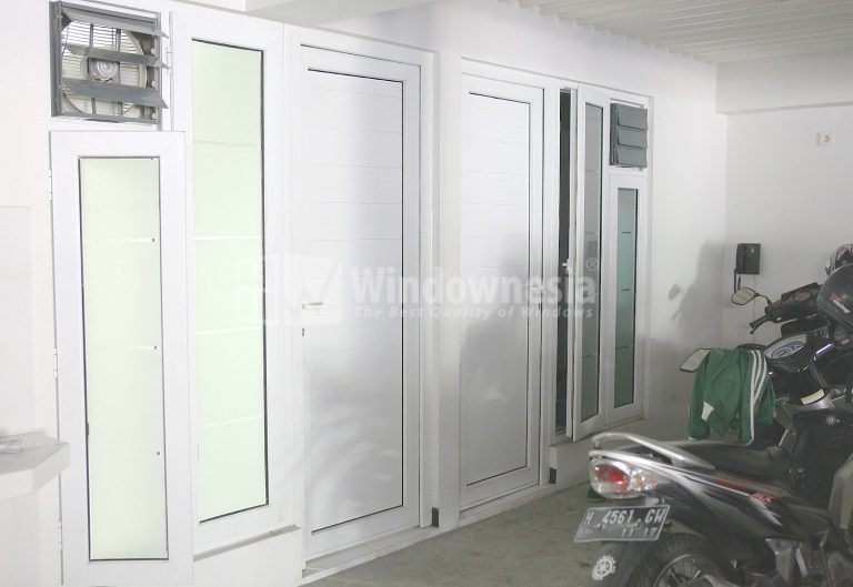 Pintu Panel UPVC