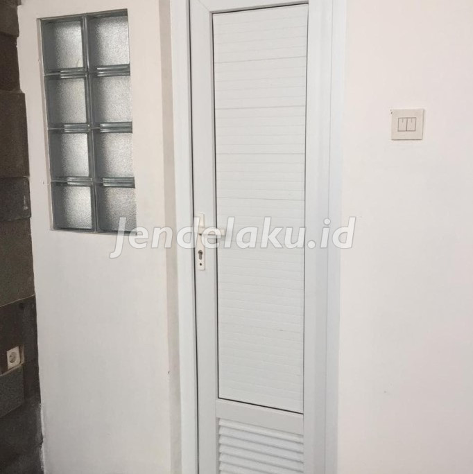 Pintu Jalusi Kamar Mandi