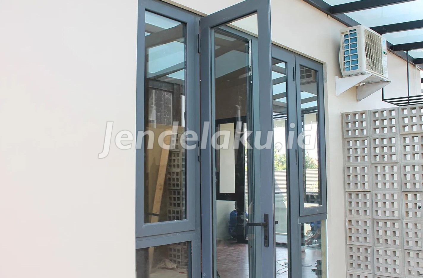 7 Pilihan Warna Kusen Jendela Aluminium yang Populer 2024
