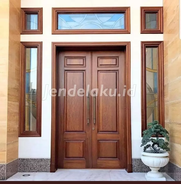 Pintu Utama Kayu