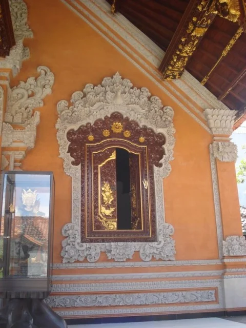 Jendela Kayu Bali