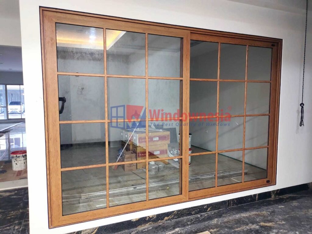 jendela geser motif kayu