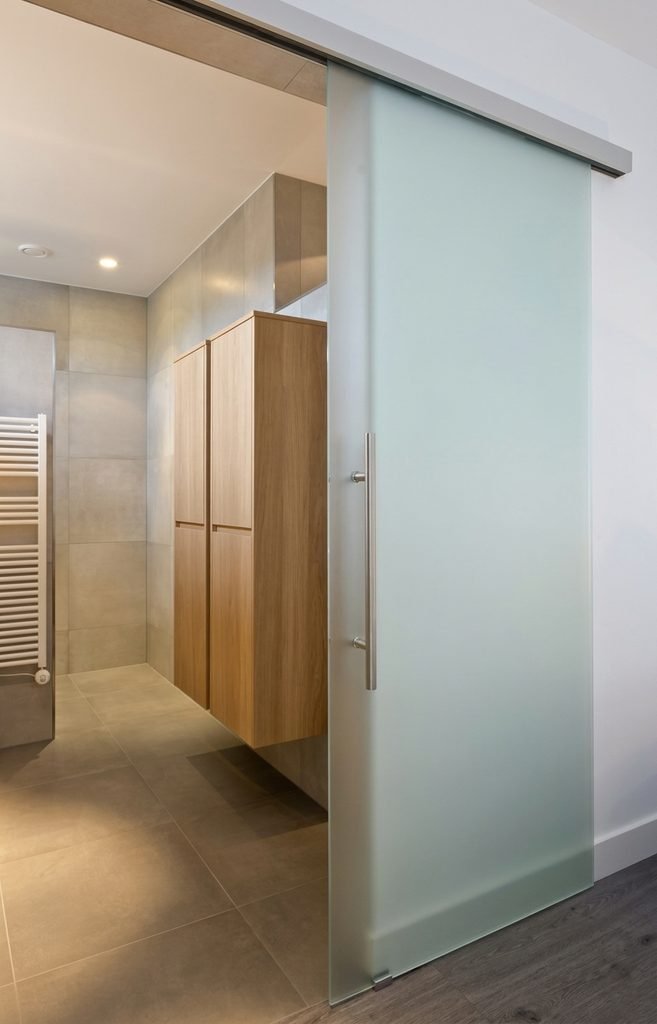 pintu geser kaca kamar mandi